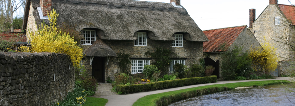 Thatched roof building - Thornton le Dale