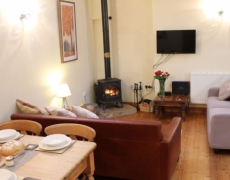 Guillemot Lounge/Dining Area Guillemot Lounge/Dining Area